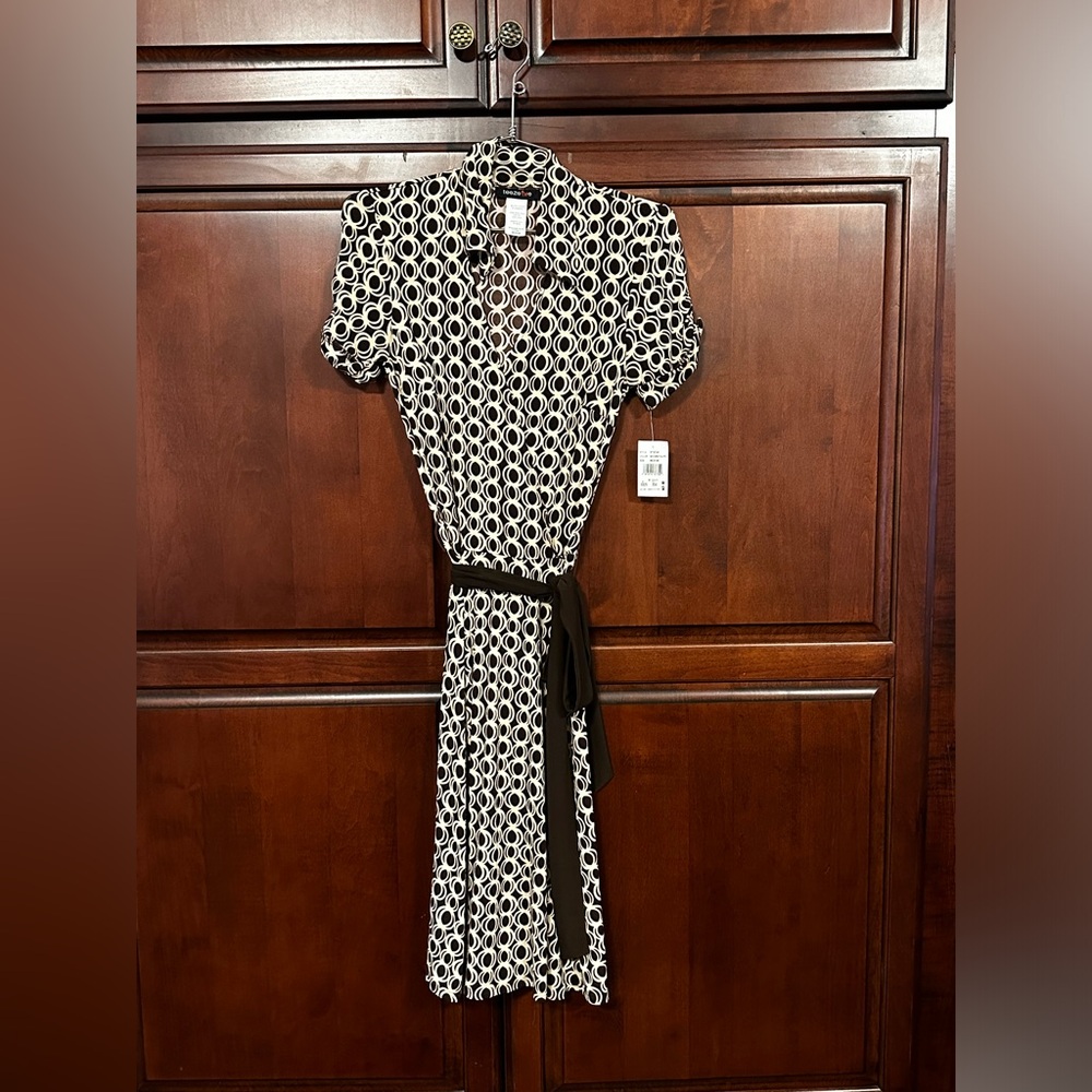 TeezeMe women’s dress. Size Medium Fits 4-6
